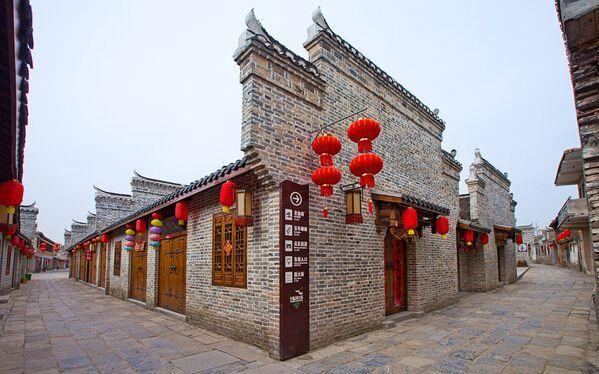 双人跨栏赛跑